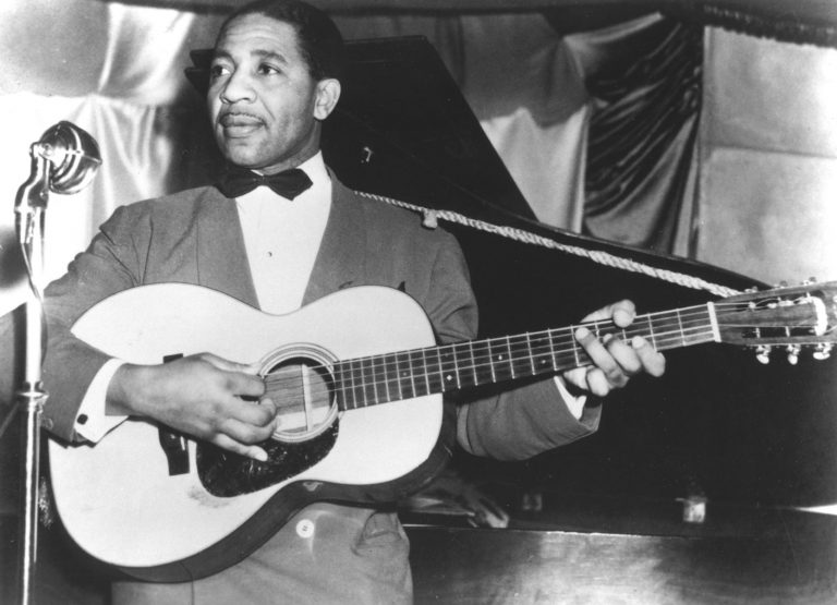 Musician-Lonnie-Johnson-circa-1940s